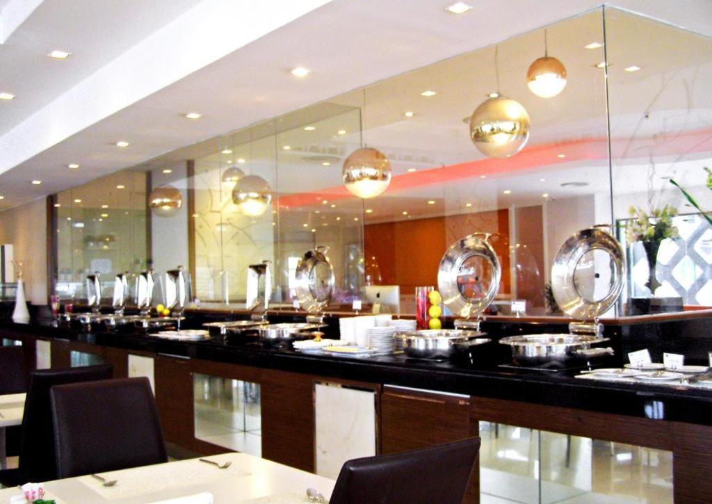 Iyarin@Tuk Chang Ratchayothin Hotel Bangkok Exterior photo